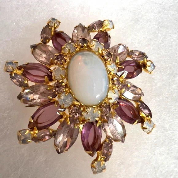 BROOCH AMETHYST/AB RHINESTONES W/OPAL CNTR DOG TOOTH PRONG OPEN WORK HIGHEND VTG - Picture 3 of 6